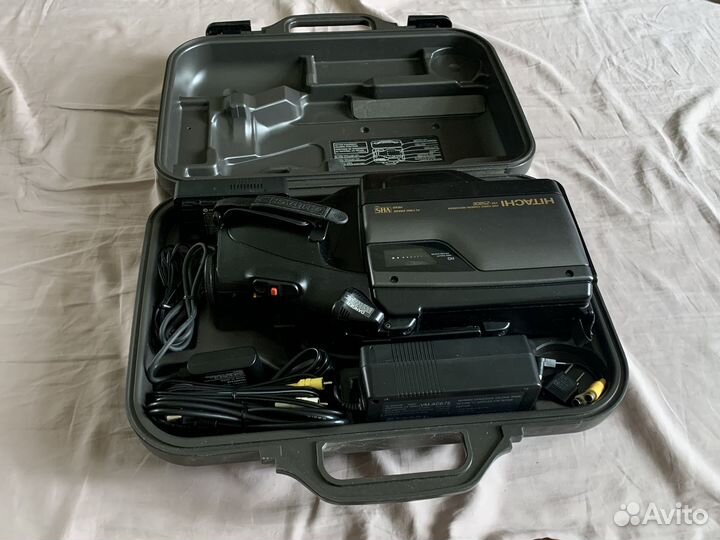 Профессиональная видеокамера hitahi