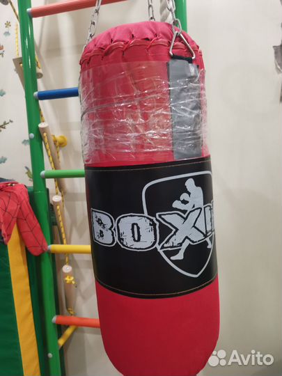 Боксерская груша и перчатки