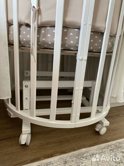 Кроватка круглая для новорожденного с маятником
