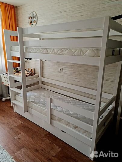 Детская двухъярусная кровать