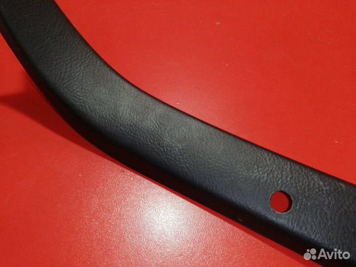 Обшивка двери багажника задняя левая Toyota