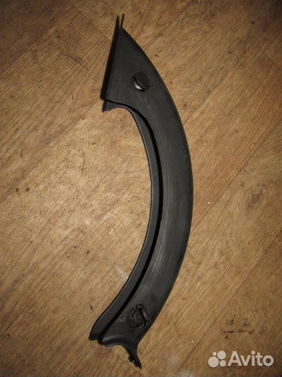 Накладка петли крышки багажника левая