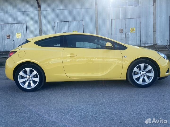 Opel Astra GTC, 2013