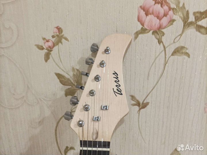 Электро гитара с усилителем