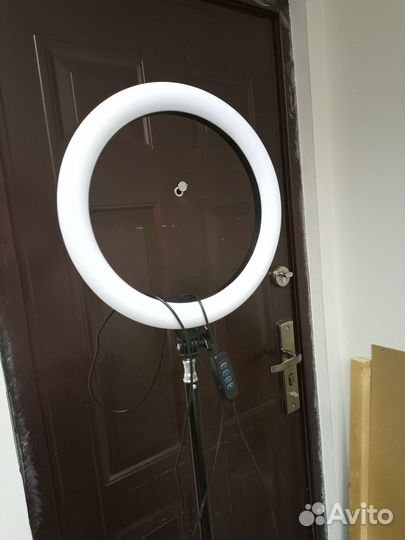 Кольцевая лампа со штативом (б/у)