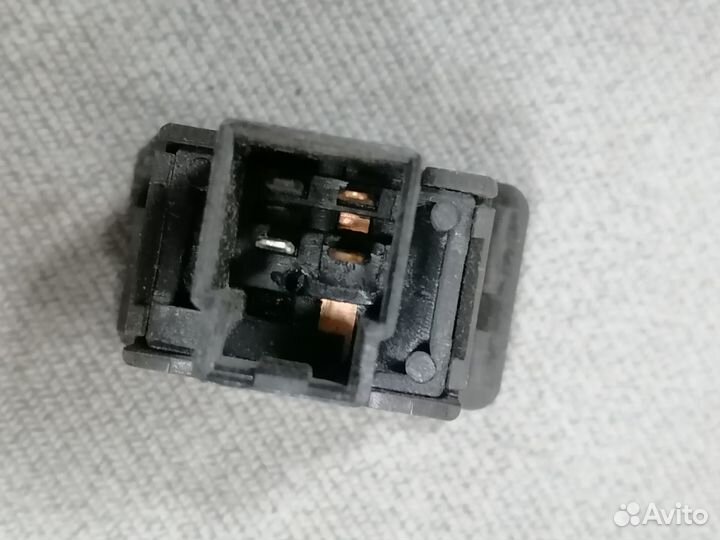 Кнопка противотуманок Nissan bluebird 1983-1990