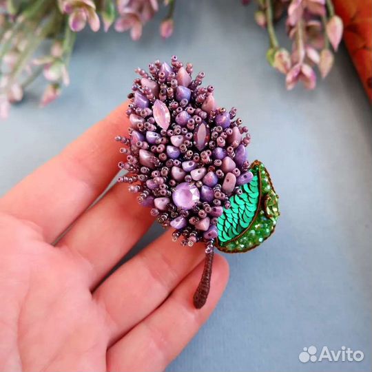 Брошь из бисера Веточка Сирени Цветущая Сирень