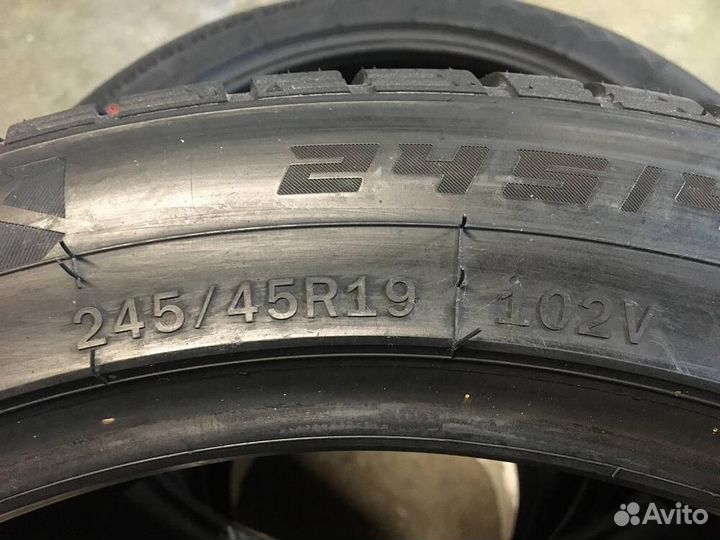 Windforce Snowblazer UHP 245/45 R19 102V