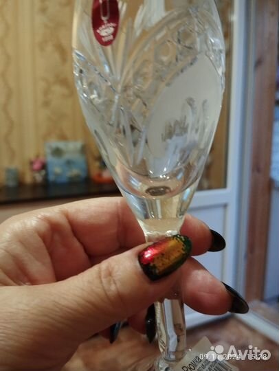 Хрустальные рюмки на ножке