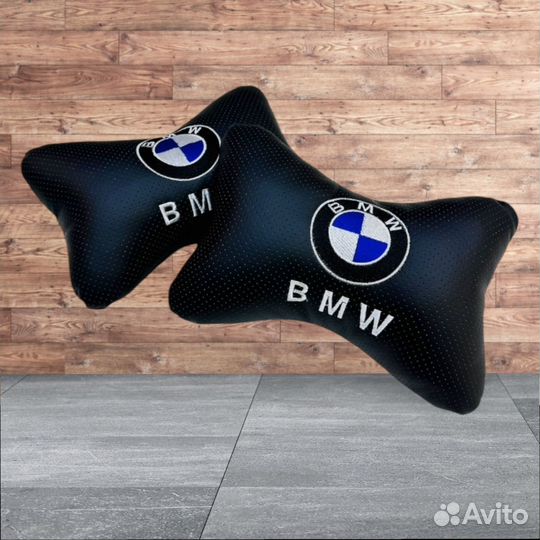 Подушки BMW черные с логотипом