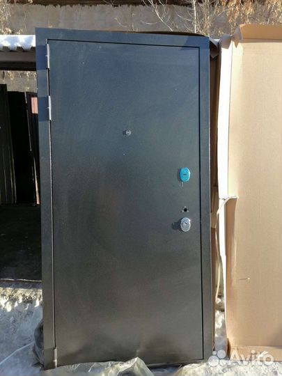Дверь входная металлическая новая