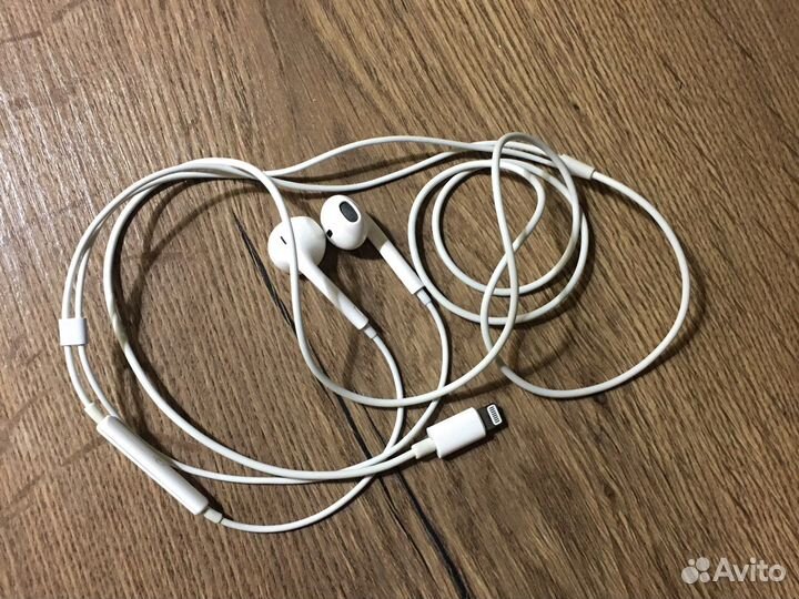 Apple EarPods with Lightning Connector