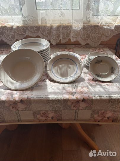 Тарелки разные в количестве 20 штук