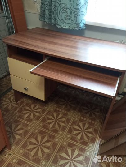 Письменный стол