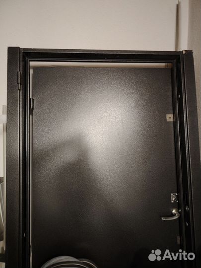 Дверь входная металлическая от застройщика
