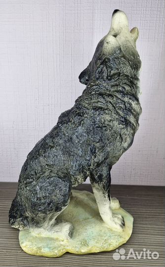 Статуэтка волк