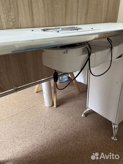 Маникюрный стол с вытяжкой бу