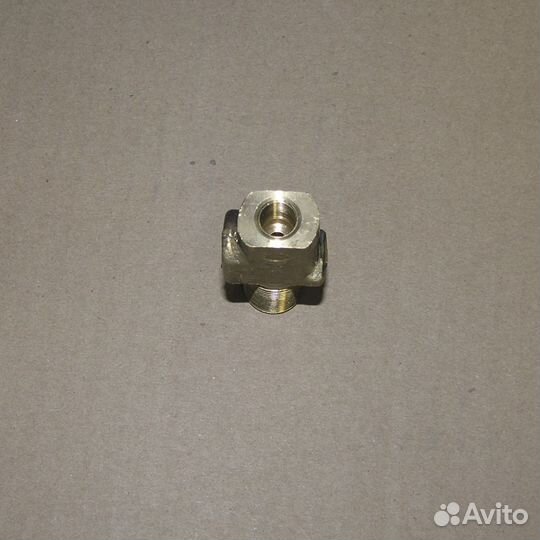 Тройник М18*1,5* М12*1,0внутр.* М10*1,0внутр. труб