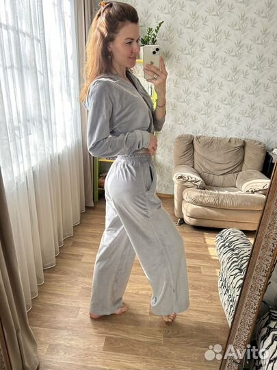 Велюровый спортивный костюм