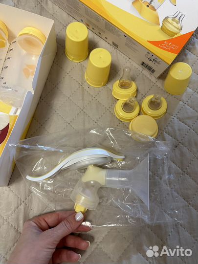 Ручной молокоотсос Медела и бутылочки