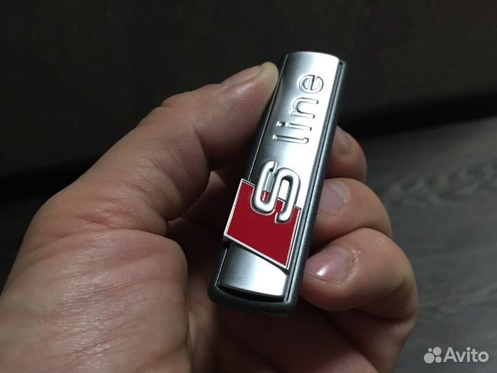 Шильдик решетки радиатора audi S-Line