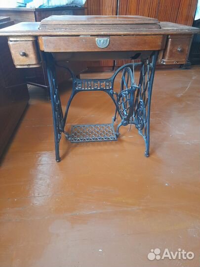 Швейная машинка зингер ножная