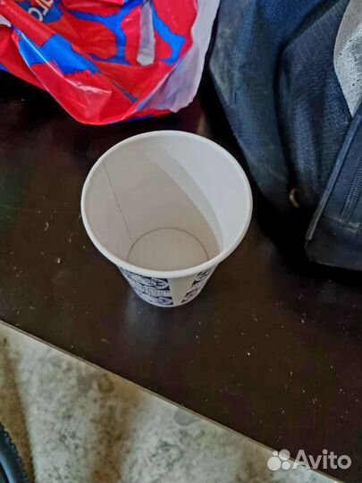 Бумажный стаканчик