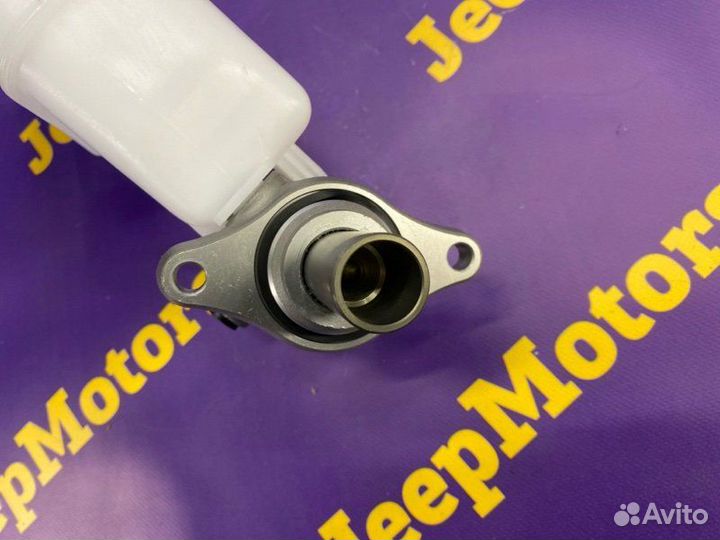 Главный тормозной цилиндр Toyota Tundra USK56