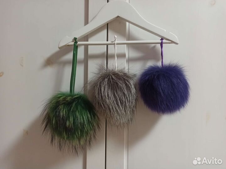 Спицы для вязания и помпоны