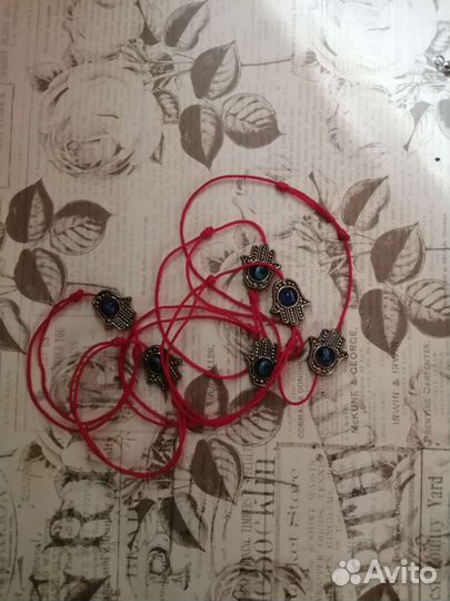 Красная нить рука Хамса