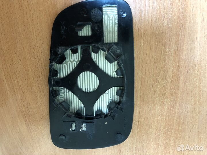 Зеркальный элемент левый. Шкода