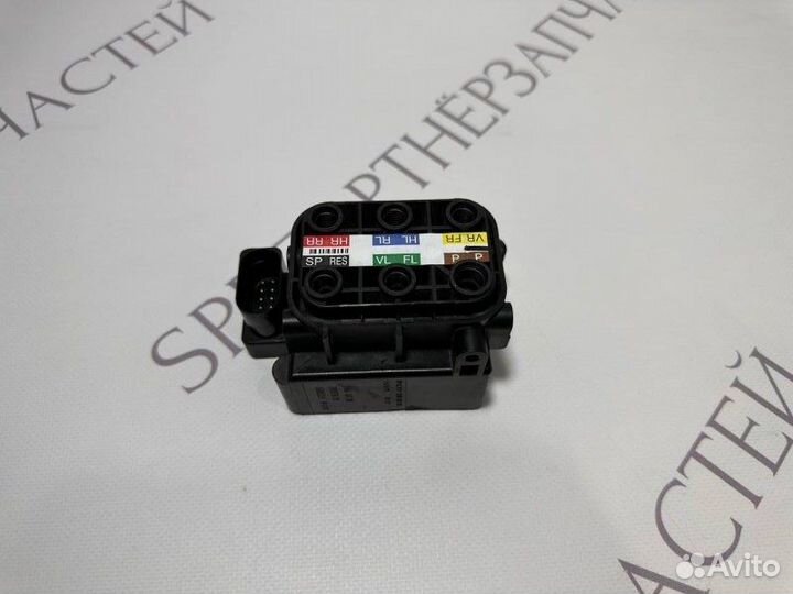 Блок клапанов пневмоподвески Mercedes Gle Coupe