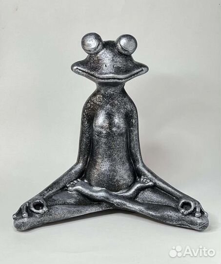 Статуэтка лягушка