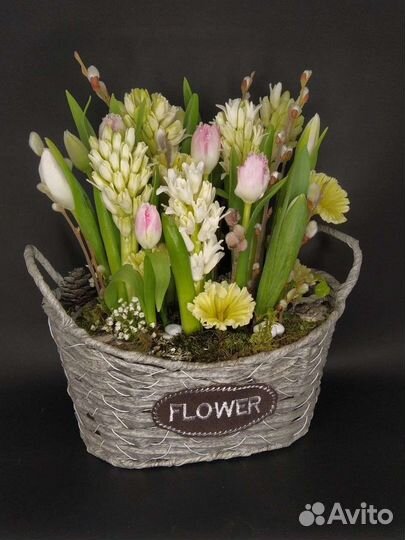 Цветы в шляпной коробке