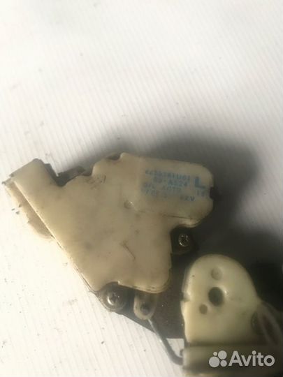 Замок двери задний левый Nissan Cube AZ10 CG10DE