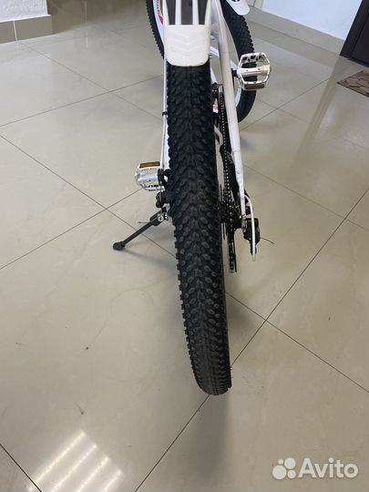 Велосипед на литых дисках BMW