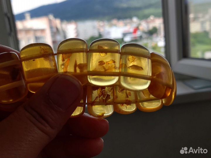 Янтарные украшения(брошь)