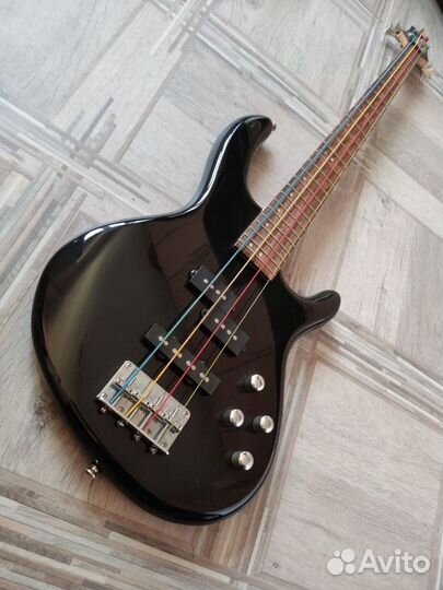 Бас гитара Cort /Индонезия/ обмен