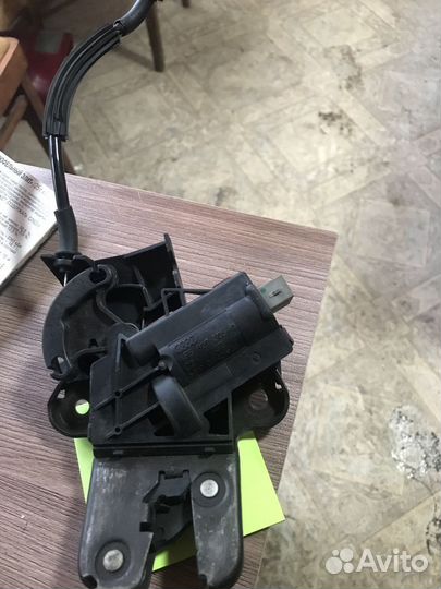 Замок багажника на Ауди A6 C6