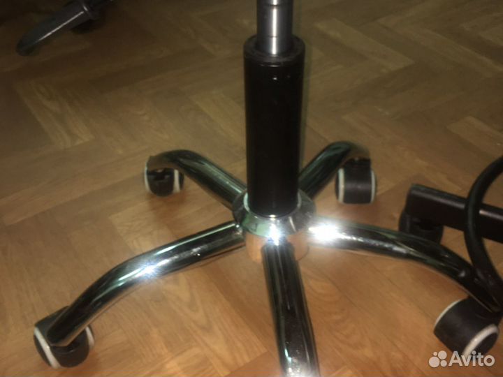 Стул с высокой спинкой