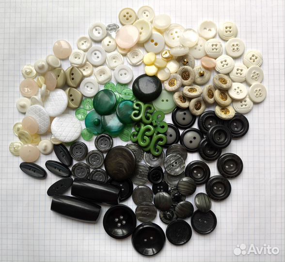 Пуговицы зелёные, белые, чёрные, серые, бежевые