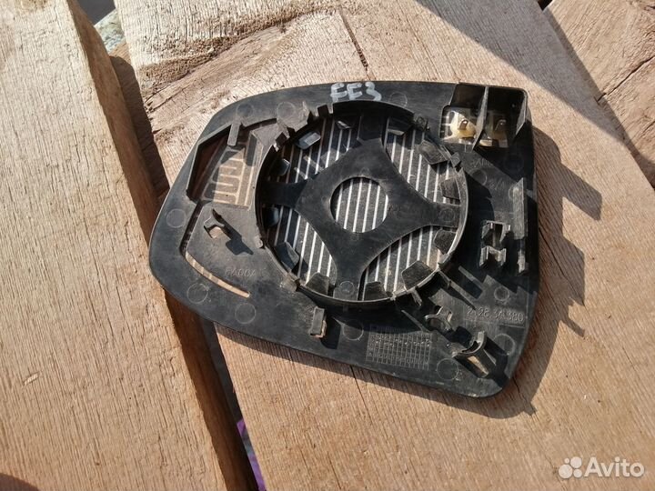 Зеркальный элемент правый Ford Focus 3 2012