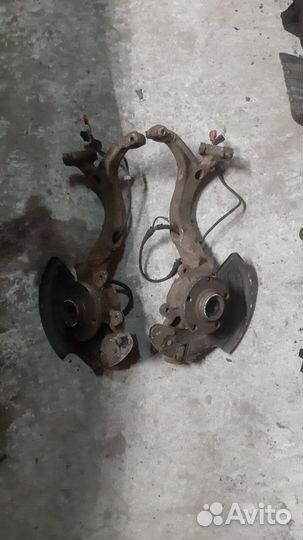 Кулак поворотный левый правый Audi A4 B5 Пассат Б5