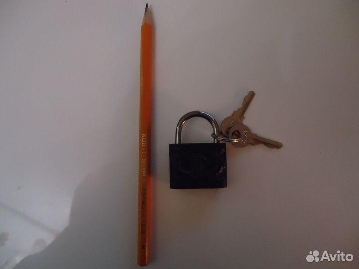 Замочек навесной маленький