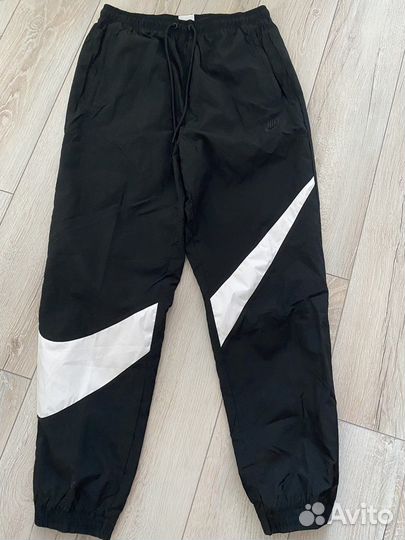 Спортивные штаны Nike Swoosh