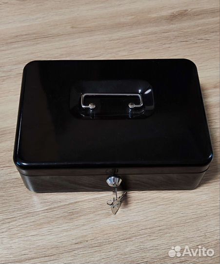 Сейф, ящик для ценностей