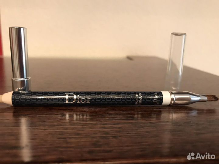 Карандаш для губ Dior кисть для губ Dior