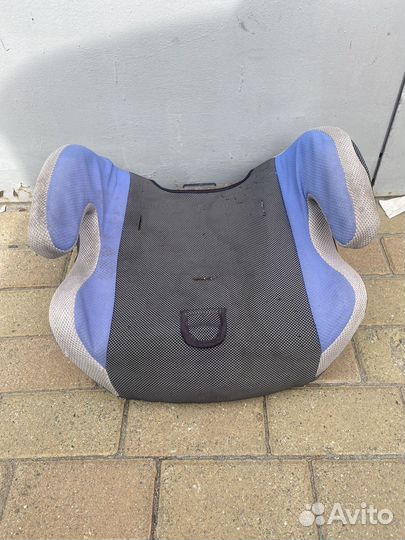 Автомобильное сидение 