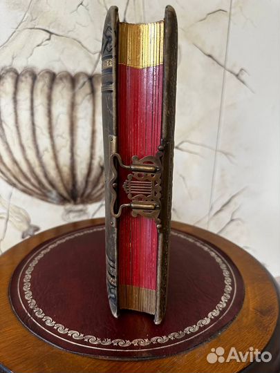 Антикварный фотоальбом