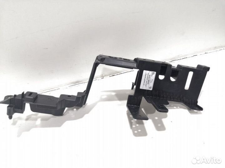 Кронштейн крепления бампера правый Jaguar E-Pace